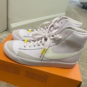 Women’s Nike Blazer Mid ‘77 Violet/Sail-Digital Pink